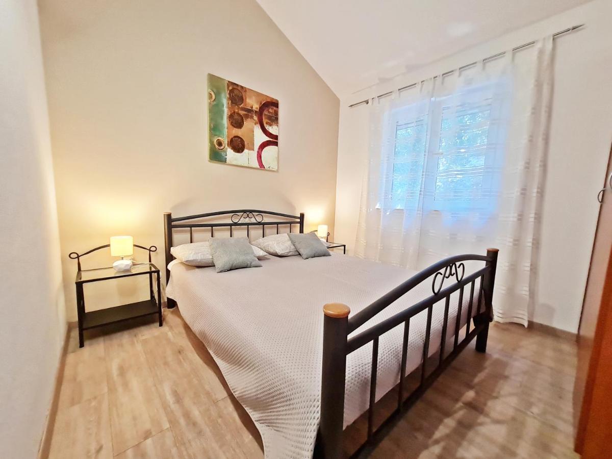Apartment Ivana Borak 奥米什 外观 照片